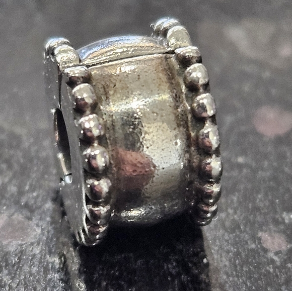 PANDORA Beveled Clip No. 790267 - Picture 1 of 3